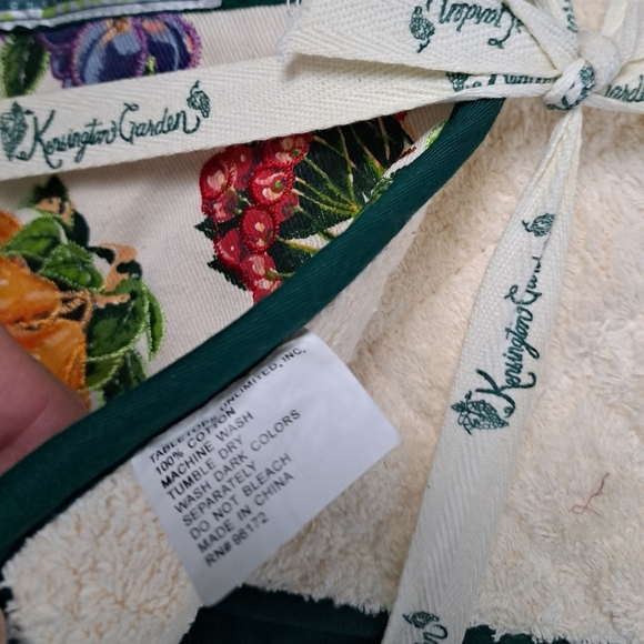 TABLETOPS UNLIMITED Kensington Garden pot holders apron kitchen linens set gift - Picture 5 of 5